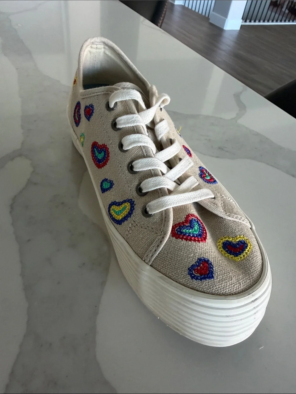 SeaVees Monterey Sneaker Platform Rainbow Heart Embroidered Slub Linen Wmn’s 9